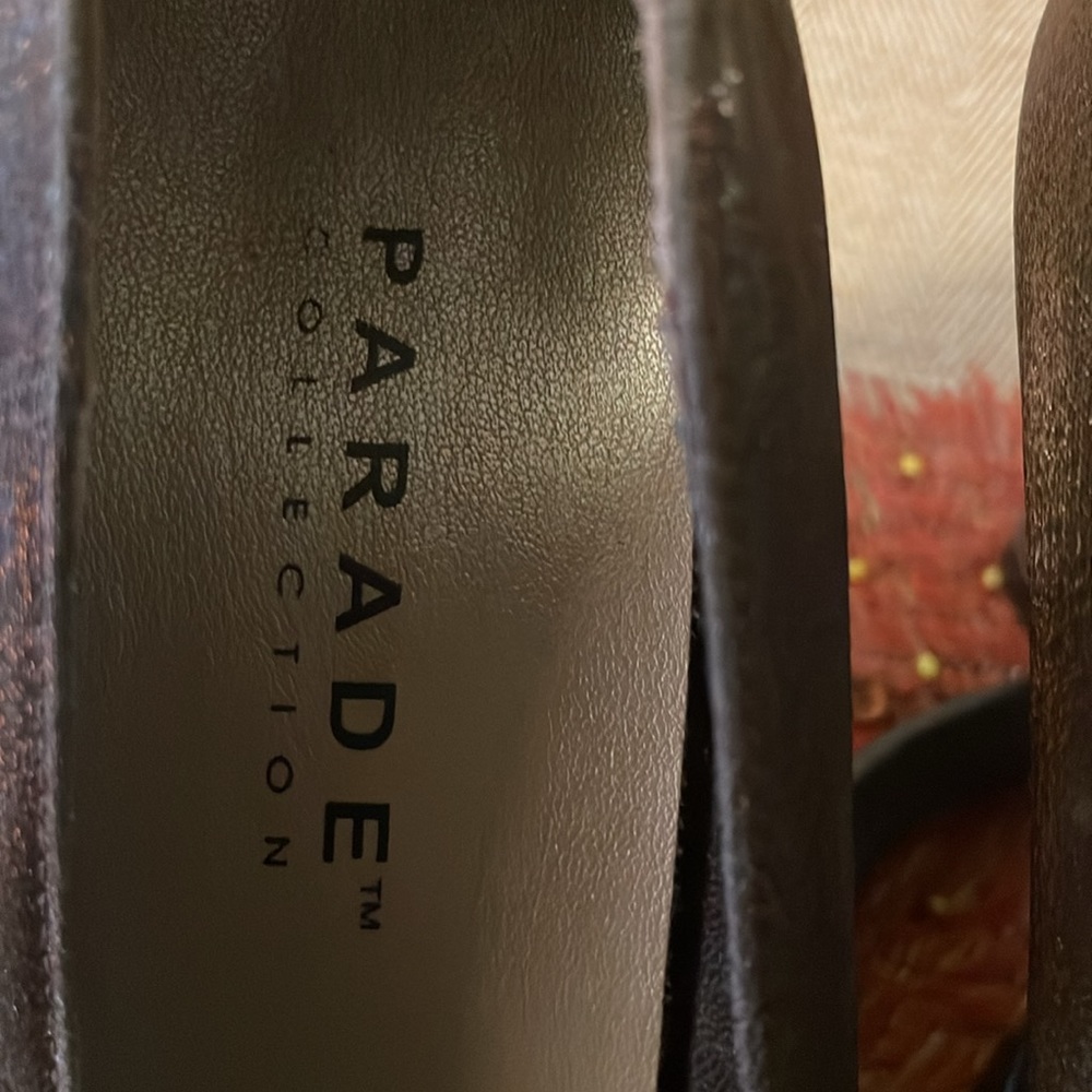 Parade Collection Shoe - Picture 2 of 6
